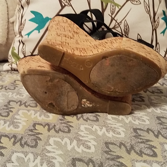 Platforms - Picture 4 of 4